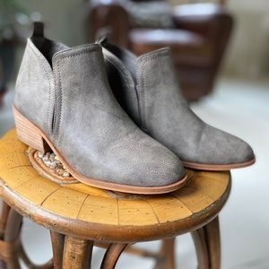 Beast booties size 5.5 grayish color